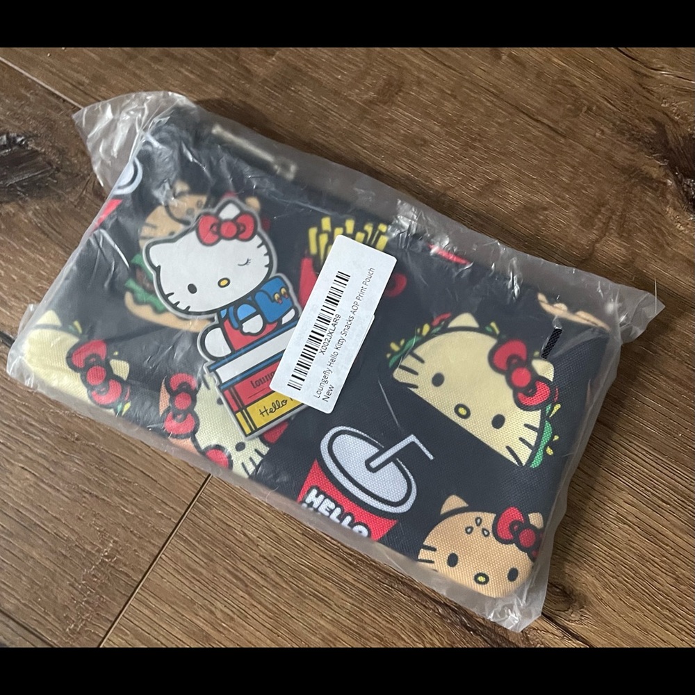 HELLO KITTY (Loungefly)-NWT Zipped Hamburger & Fries Pouch - Picture 3 of 11